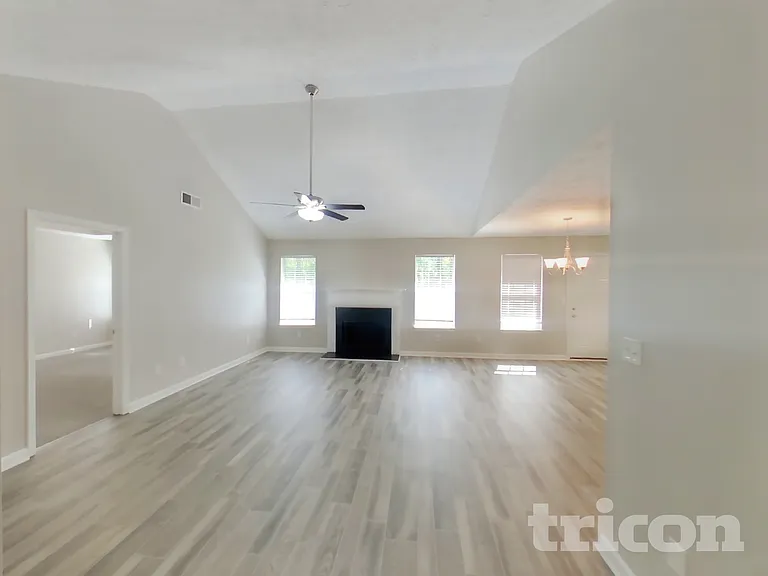 1411 Pebble Ridge Ln — Photo 5