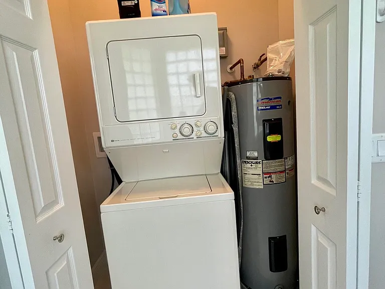 15590 Hawker Ln — Photo 10
