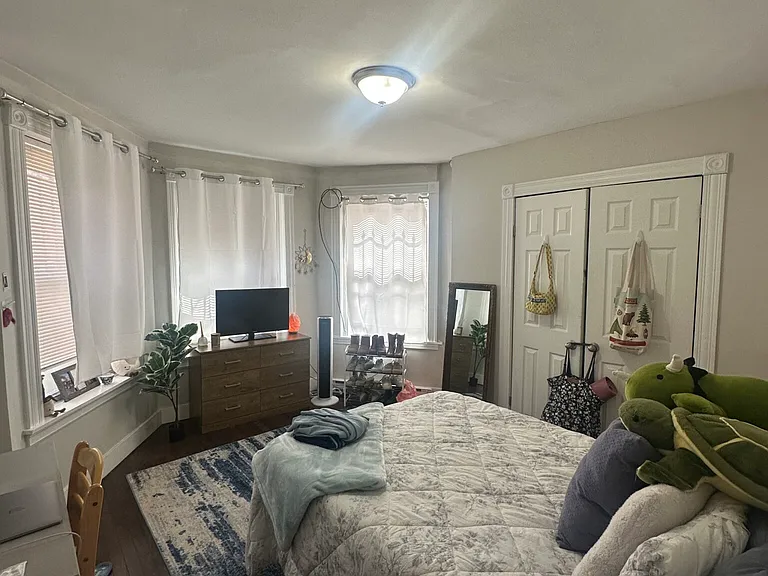 847 Beacon St #9 — Photo 6