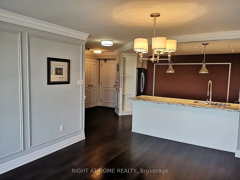 7440 Bathurst St #1102 — Photo 3