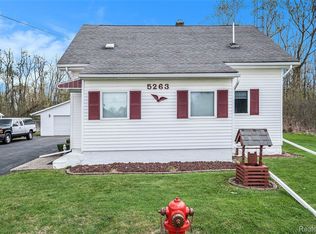 5263 Wakefield Rd, Grand Blanc, MI 48439