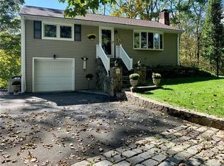 12 Rainbow Dr, Ridgefield, CT 06877