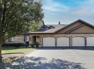 1915 Golf View Dr #2B, Bartlett, IL 60103