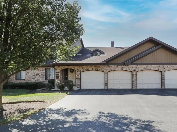 1915 Golf View Dr #2B, Bartlett, IL 60103