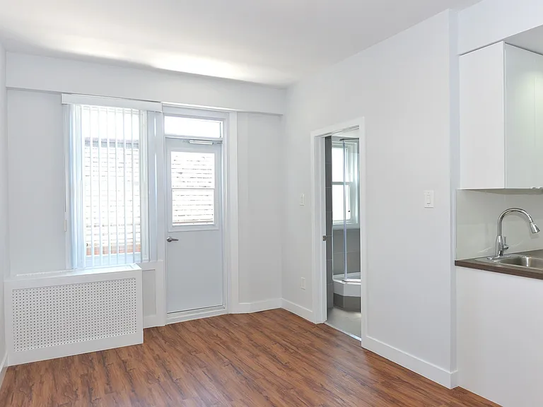 160 Huron St — Photo 15
