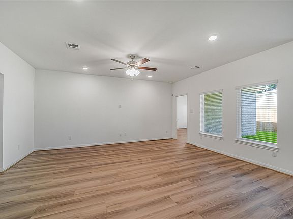 4th image of 11931 Pondwood Dr