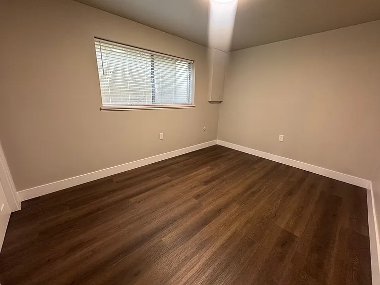 665 N Desoto St — Photo 5