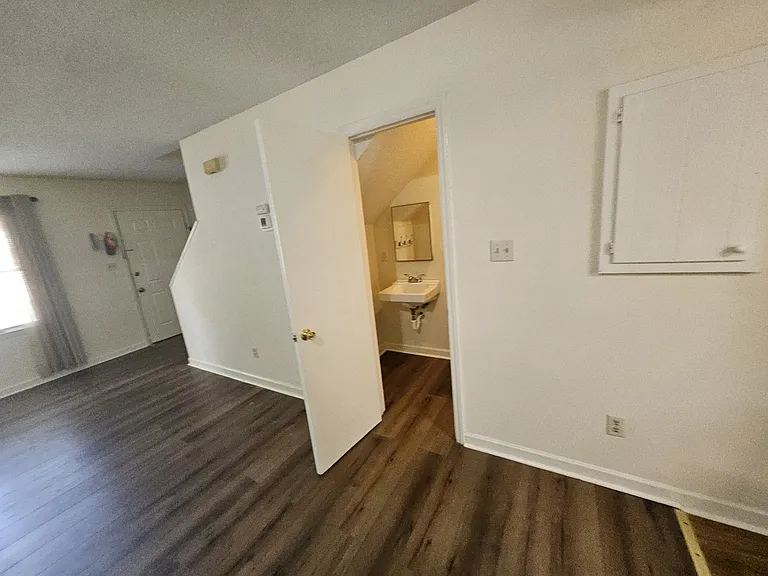 102 Cedar Ct #B — Photo 22