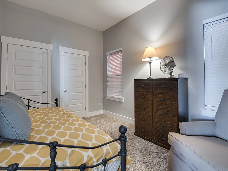 508 Morton Ave — Photo 25