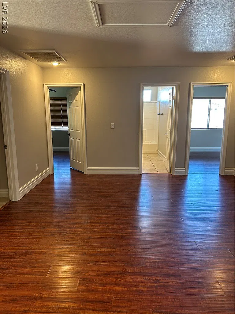 4 bed, 3.0 bath, 2415 sqft, $2,400 — Photo 4