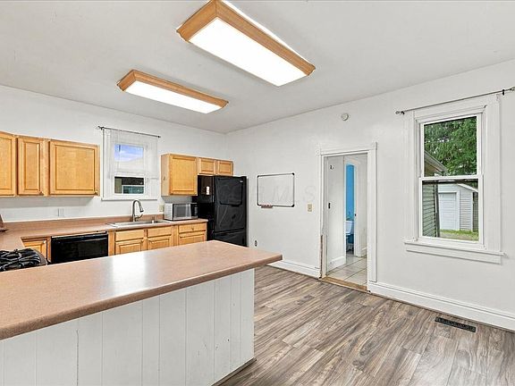 2nd image of 82 Moull St