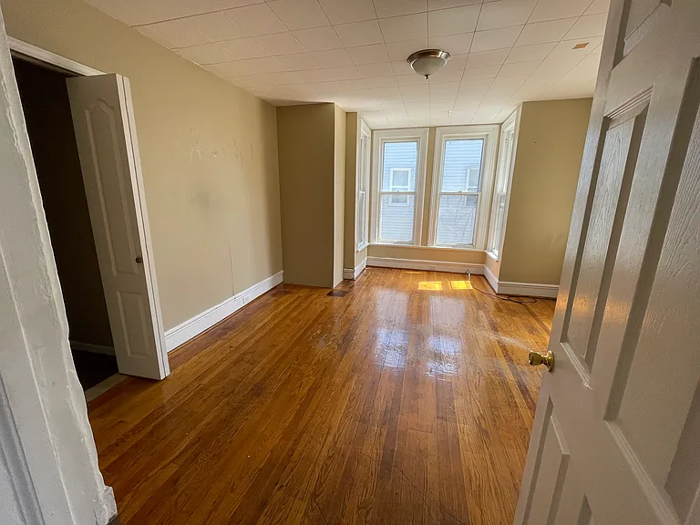 819 Court St #2 — Photo 6