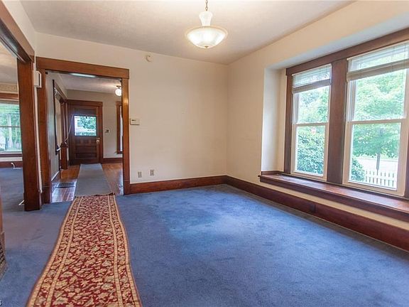 4th image of 303 N Broadway St