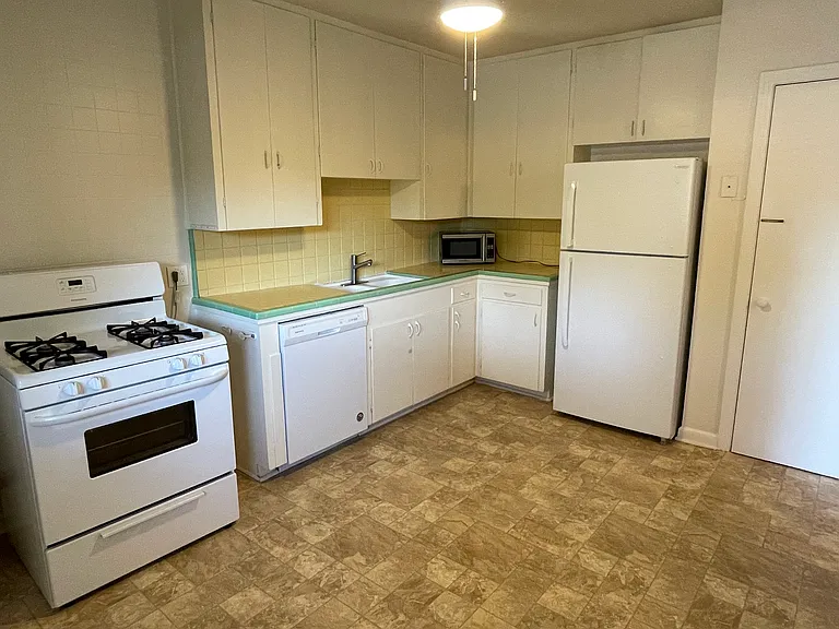 417 W Gramercy Pl #4 — Photo 5