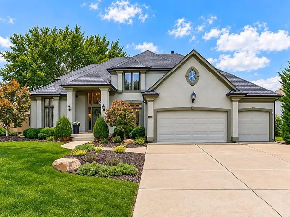 11618 S Lewis Dr, Olathe, KS 66061