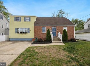 13 Park Dr, Bellmawr, NJ 08031