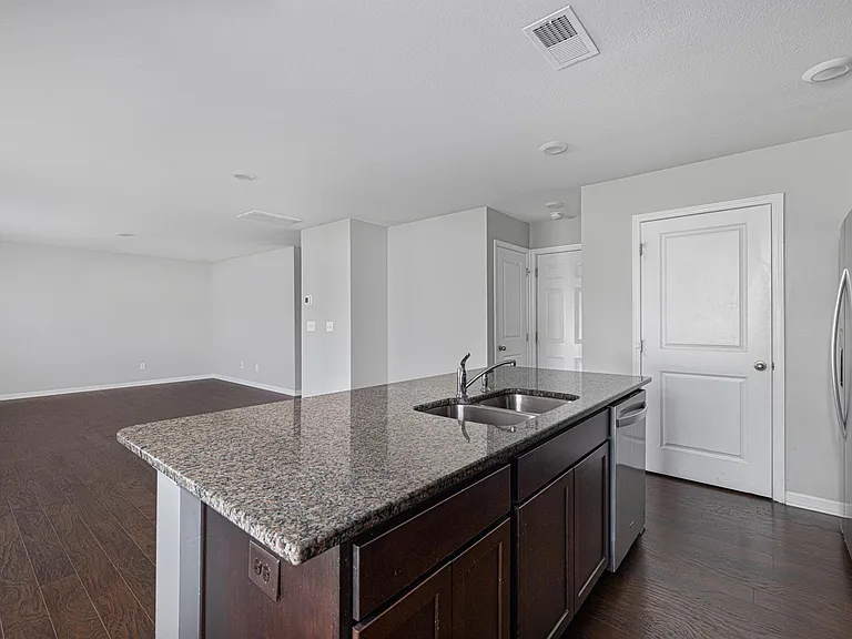 1124 Tay Sta — Photo 17