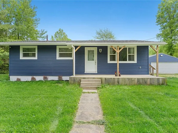 4727 Choctaw St, Leavittsburg, OH 44430