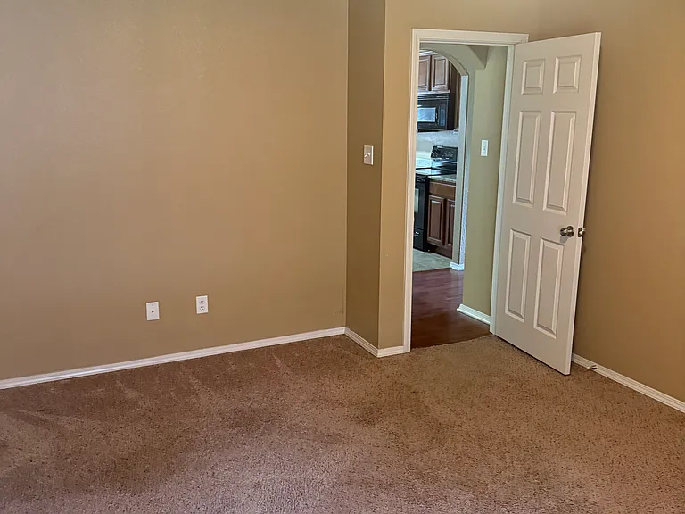 1312 Crossing Loop — Photo 6