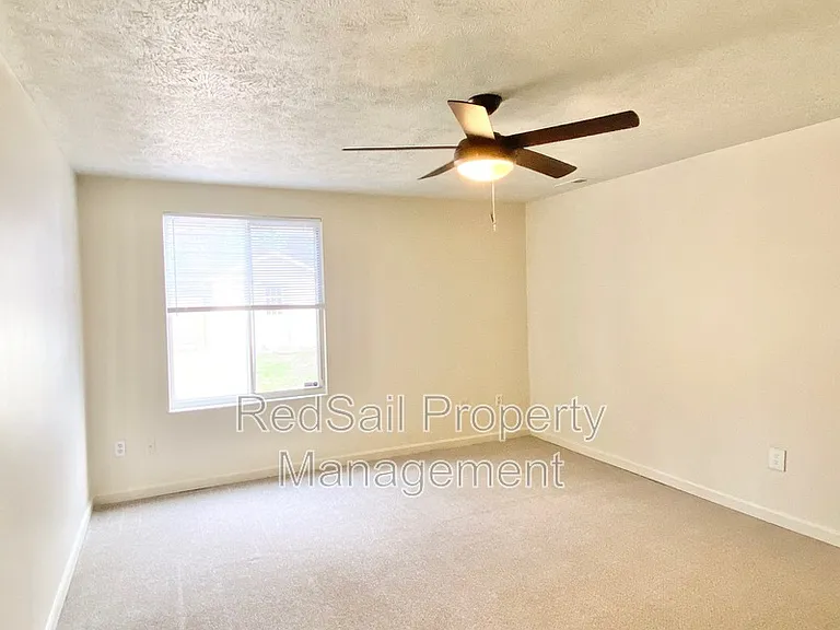 725 Chatsworth Dr — Photo 17