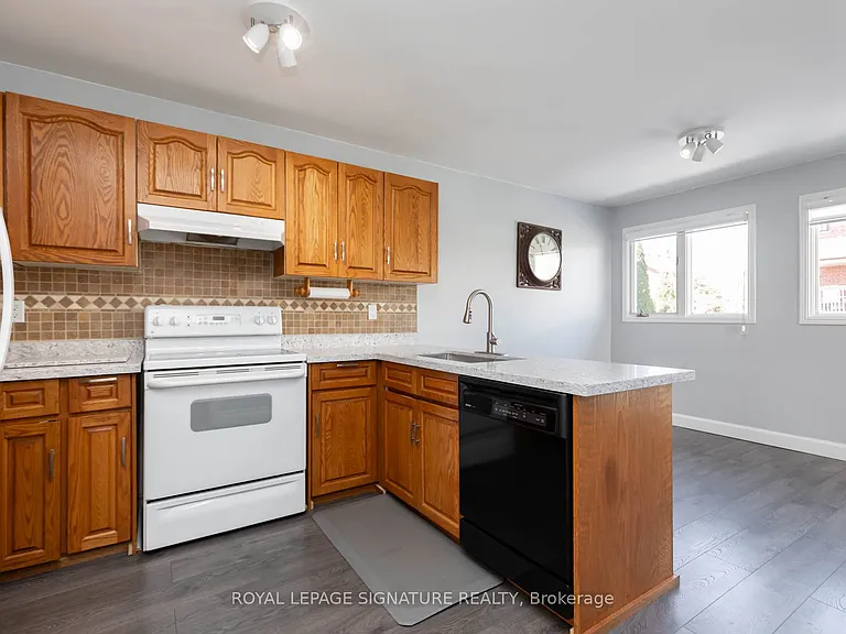 34 Kingswood Dr E — Photo 12