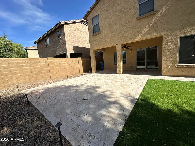 2138 W Marconi Ave — Photo 32
