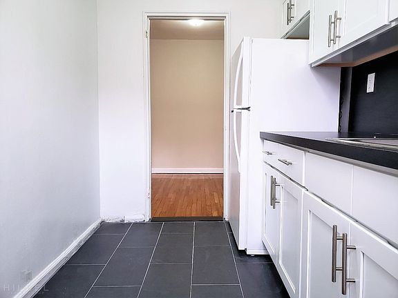 4th image of 8620 Park Ln S APT 5A