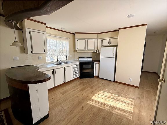 3rd image of 1950 E Thompson Avenue