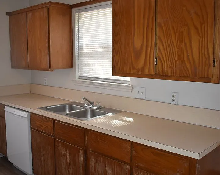 221 W Robin Ln — Photo 8