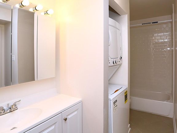 4th image of 2484 Meadowdale Ln APT 211
