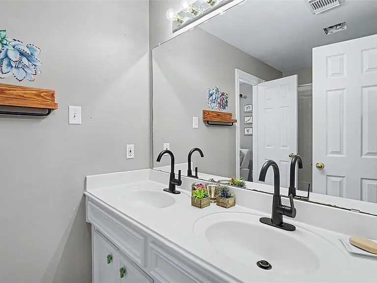 4250 Noble Oak Trl — Photo 16