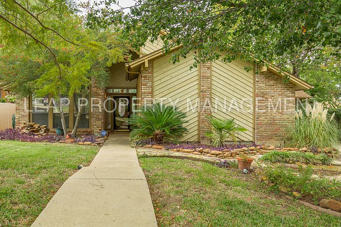 1st image of 214 Pebble Beach Dr