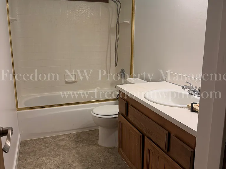5825 67th Ave NE — Photo 9