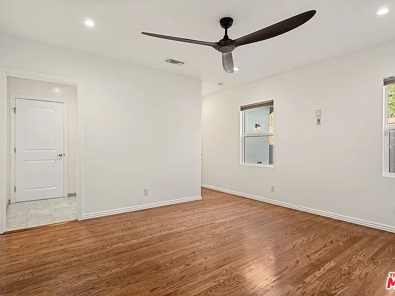 4530 Bakman Ave — Photo 14