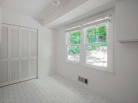 5th image of 1096 Lanford Dr