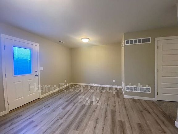 2nd image of 825 Trails End