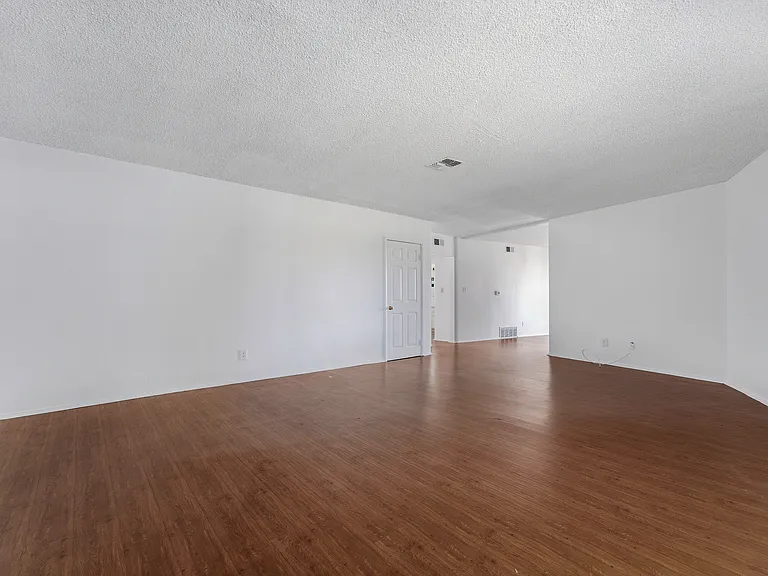 4320 Mammoth Ave #207 — Photo 6