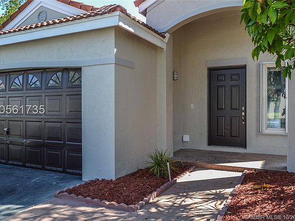 4th image of 802 San Remo Dr