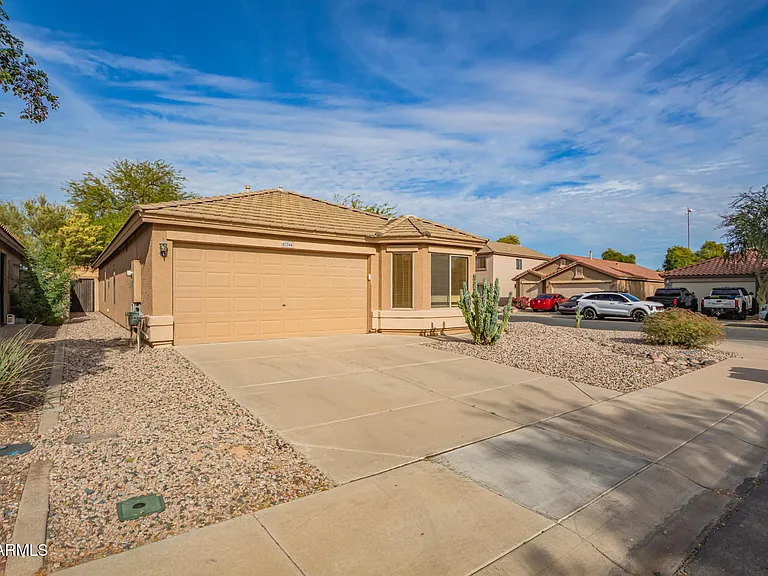 42346 W Sunland Dr — Photo 3