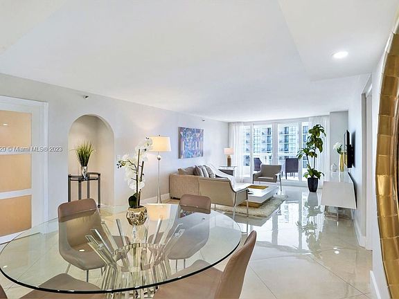 3rd image of 1717 N Bayshore Dr APT 1741