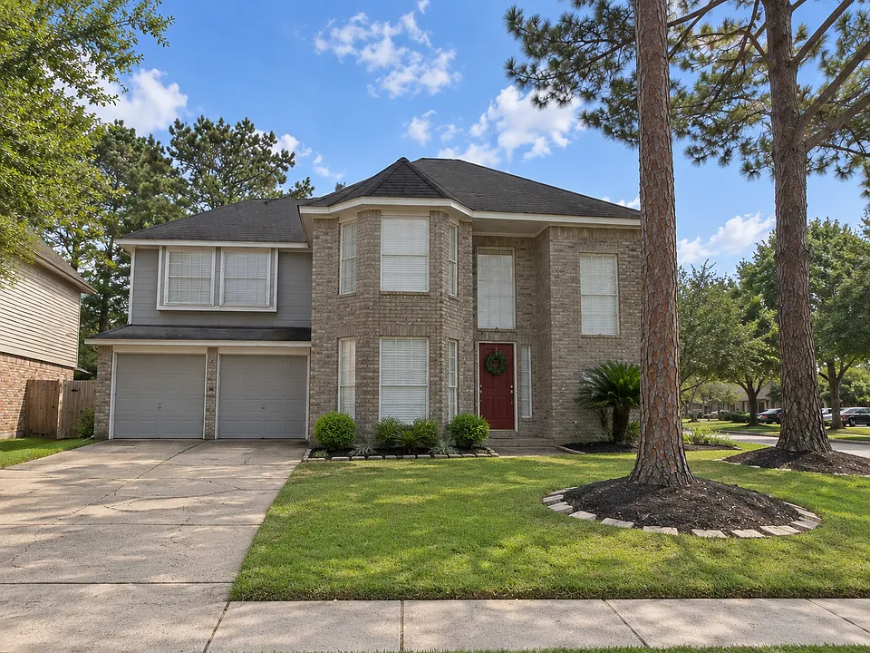 1502 Hillside Elm St