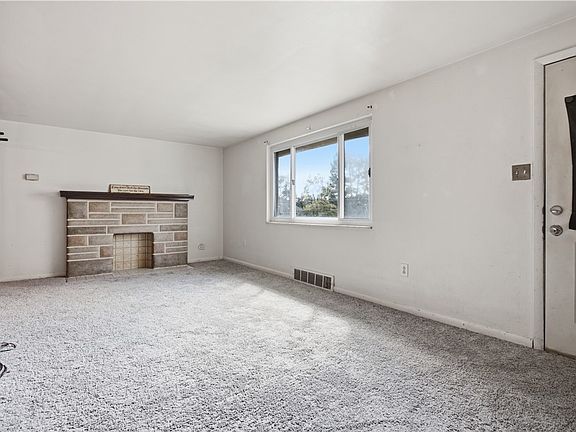 5th image of 411 Parallel Ave
