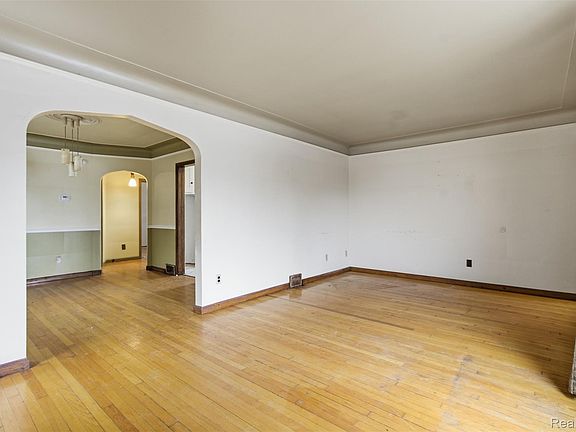 4th image of 11406 Strathmoor St