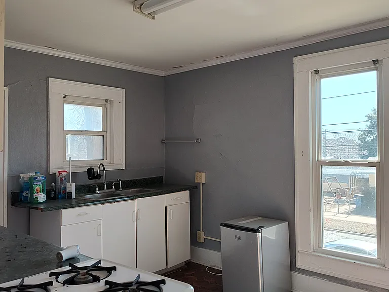 323 S West St — Photo 12