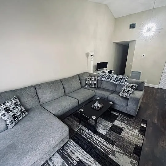 2 bed, 1139 sqft, $2,100 — Photo 2