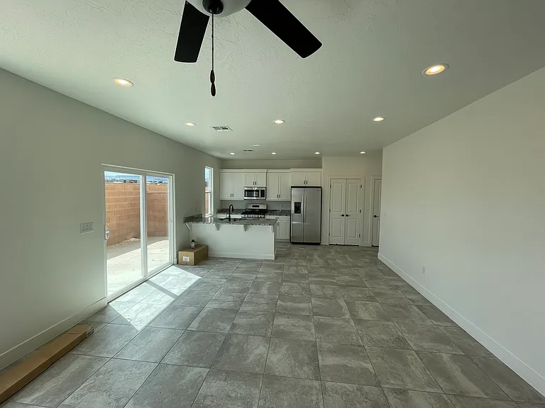 272 N 2470 W — Photo 2