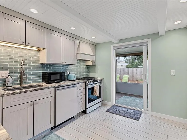 1686 Chapline Ln — Photo 12