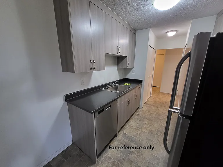 2460 Glen Eagle Cres — Photo 8