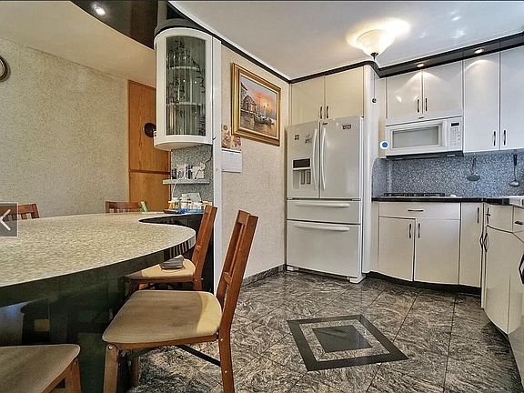 5th image of 429 Jefferson Ave #1