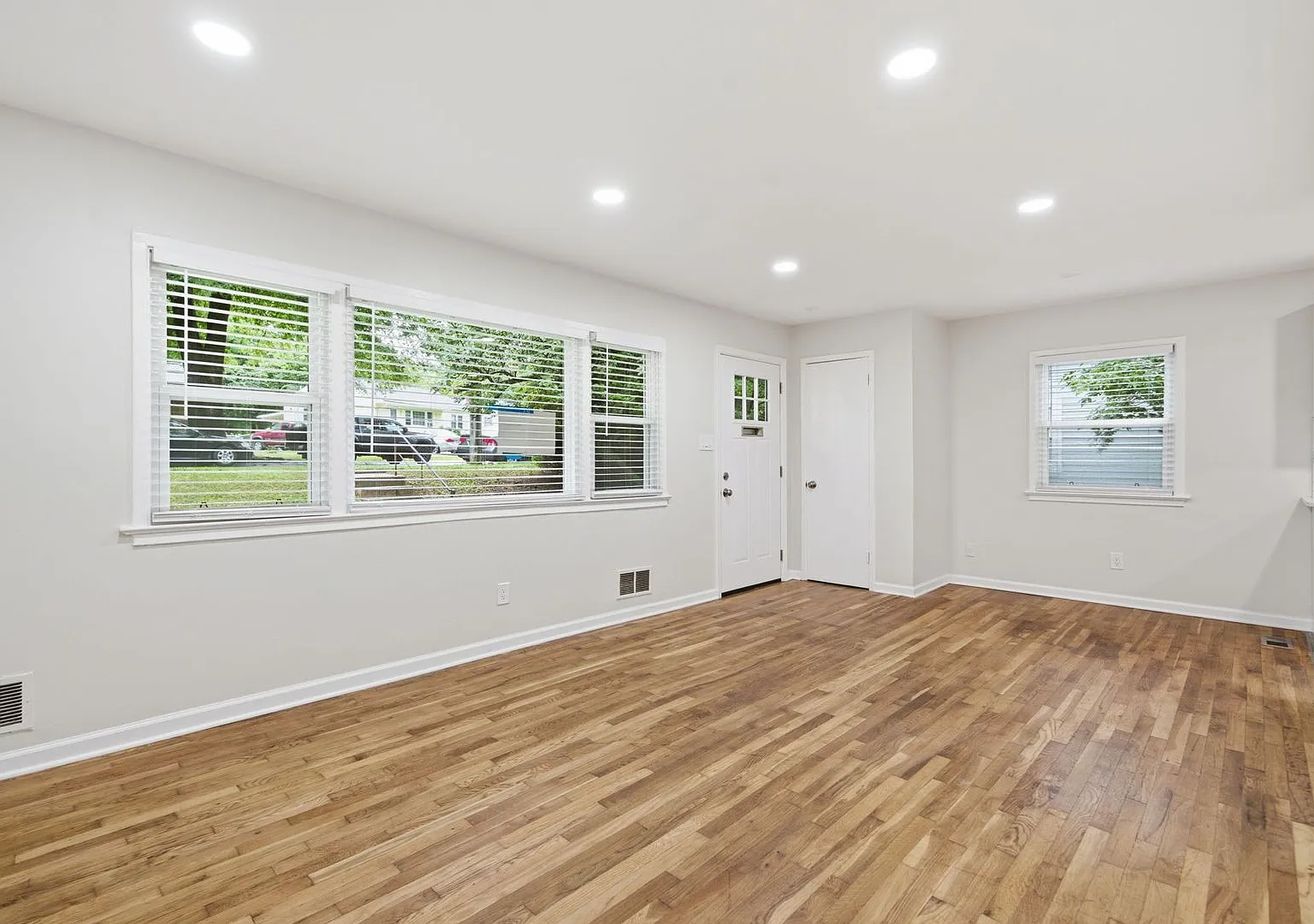 3BR/2BA - Updated Rockville Home in Twinbrook with Finished Basement — Photo 3